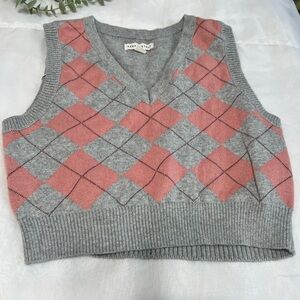 Aeropostale Grey Pink argyle cropped sweater vest Size Small
